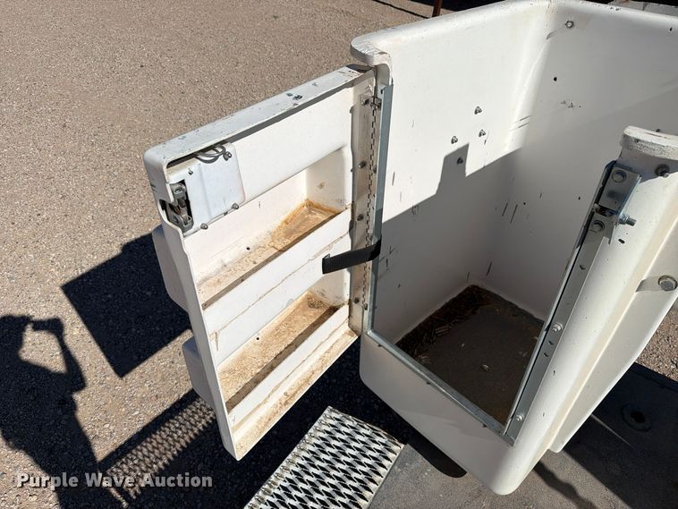 image for item FC0043 2007 Ford F450 Super Duty XL bucket truck