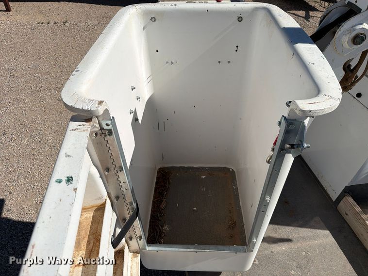 image for item FC0043 2007 Ford F450 Super Duty XL bucket truck