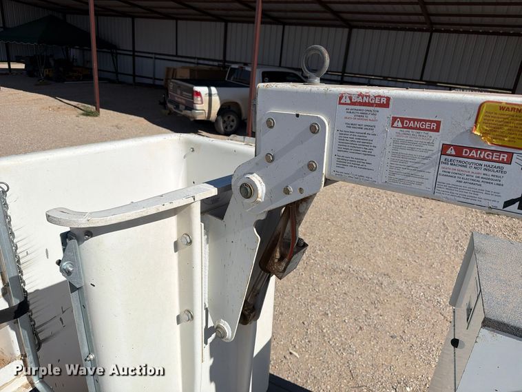 image for item FC0043 2007 Ford F450 Super Duty XL bucket truck