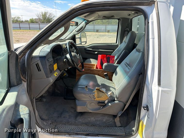 image for item FC0043 2007 Ford F450 Super Duty XL bucket truck