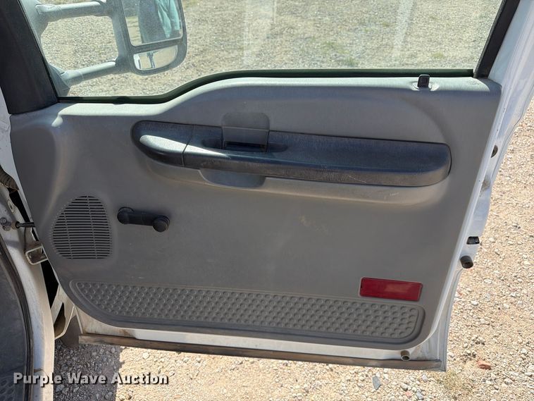 image for item FC0043 2007 Ford F450 Super Duty XL bucket truck