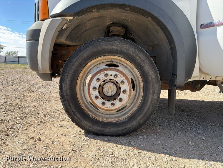 image for item FC0043 2007 Ford F450 Super Duty XL bucket truck