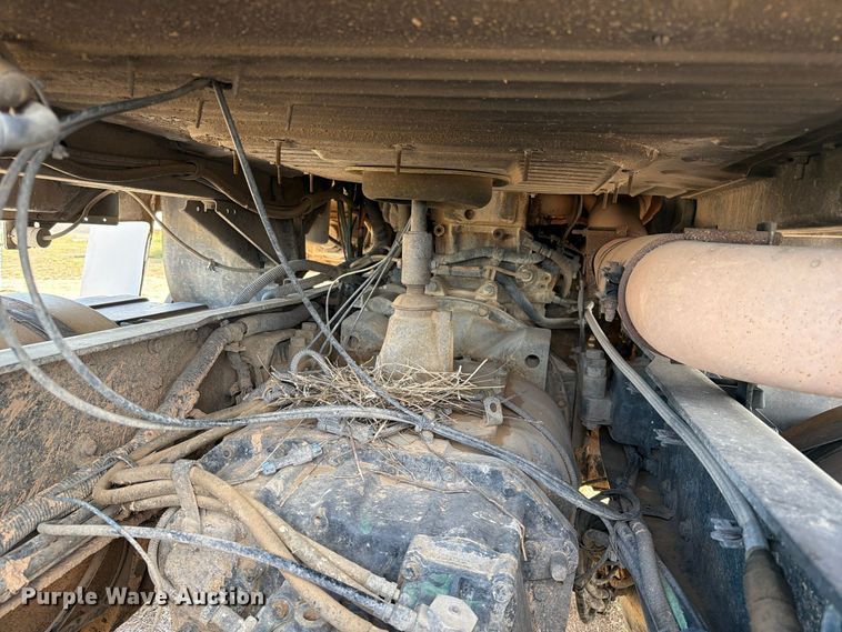 image for item FC0044 2006 Mack CHN613 semi truck