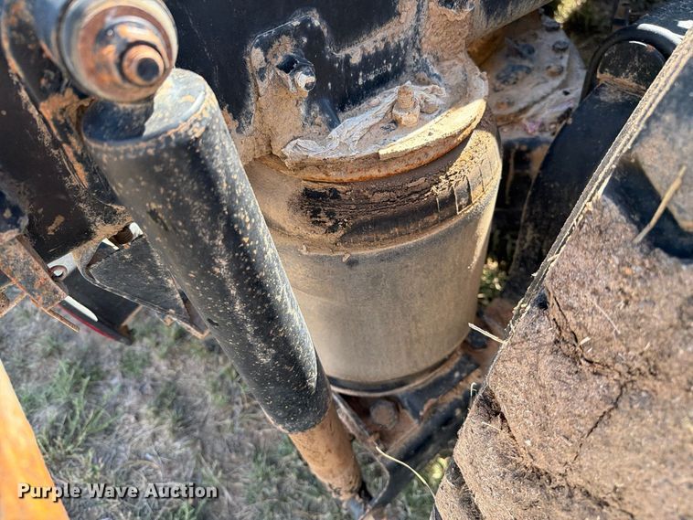 image for item FC0044 2006 Mack CHN613 semi truck