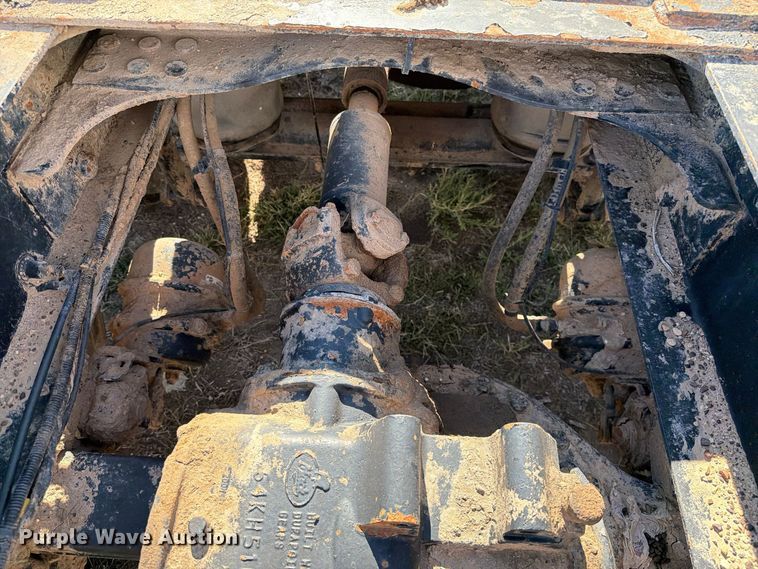 image for item FC0044 2006 Mack CHN613 semi truck
