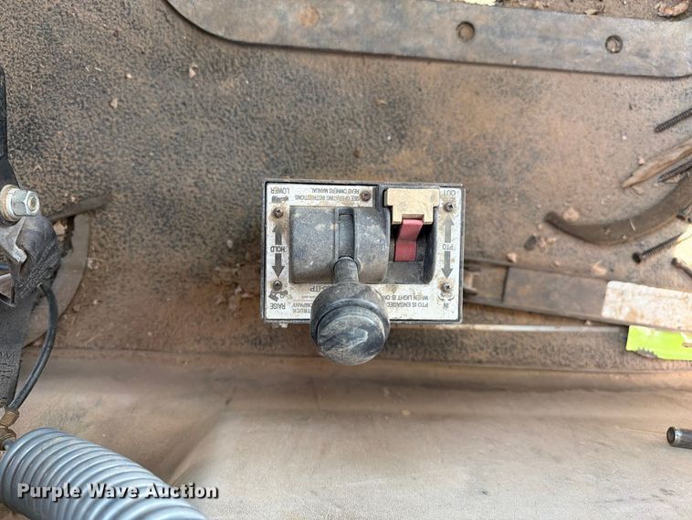 image for item FC0044 2006 Mack CHN613 semi truck