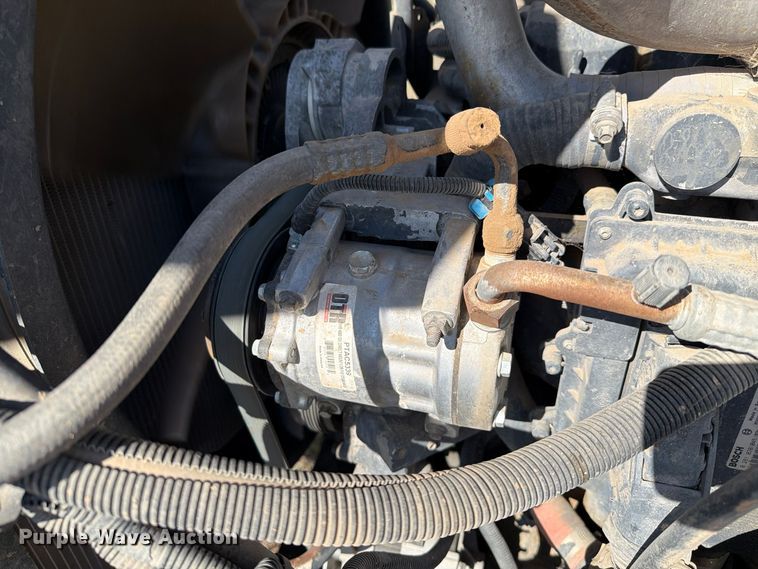 image for item FC0044 2006 Mack CHN613 semi truck