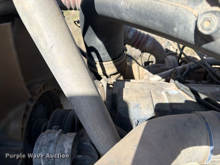 image for item FC0044 2006 Mack CHN613 semi truck