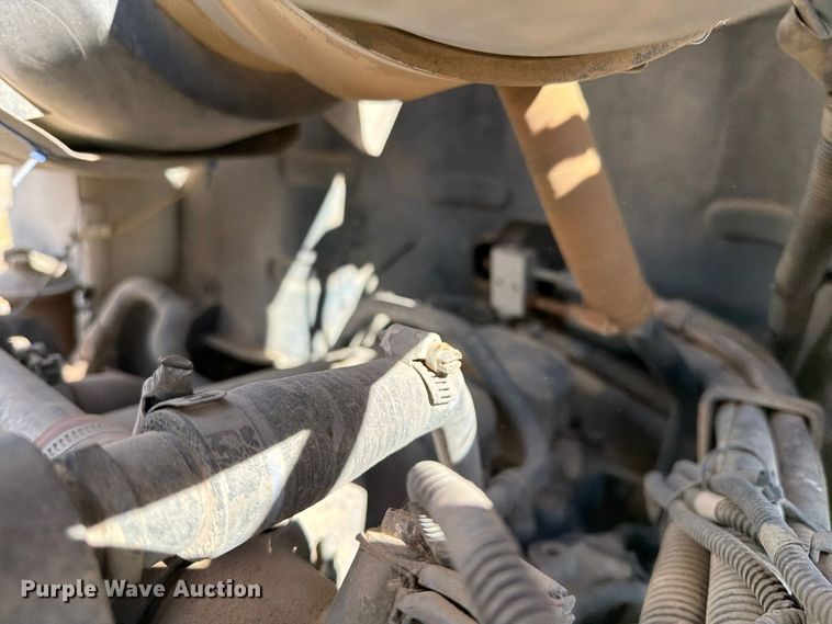 image for item FC0044 2006 Mack CHN613 semi truck