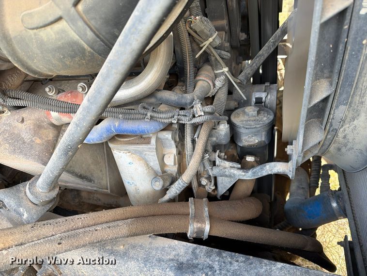 image for item FC0044 2006 Mack CHN613 semi truck