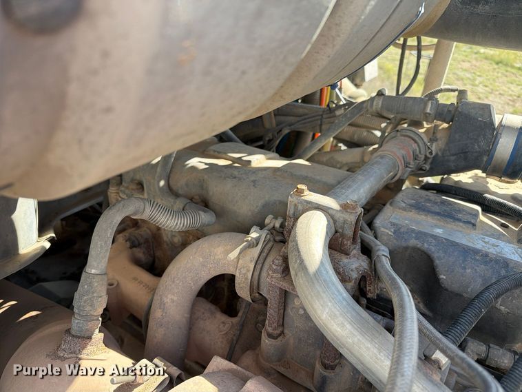 image for item FC0044 2006 Mack CHN613 semi truck