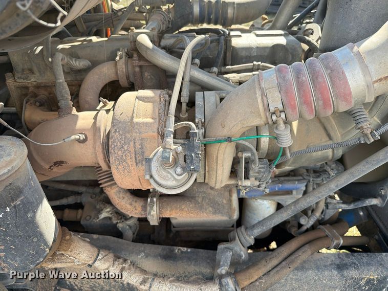 image for item FC0044 2006 Mack CHN613 semi truck
