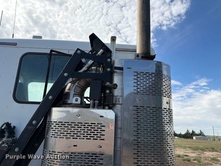 image for item FC0045 2013 Freightliner Coronado semi truck
