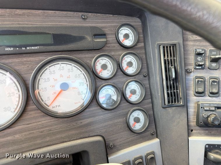 image for item FC0045 2013 Freightliner Coronado semi truck