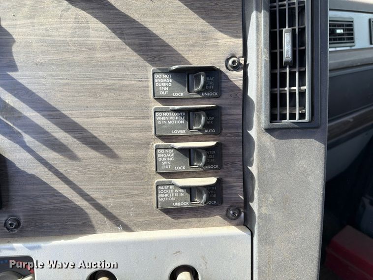 image for item FC0045 2013 Freightliner Coronado semi truck