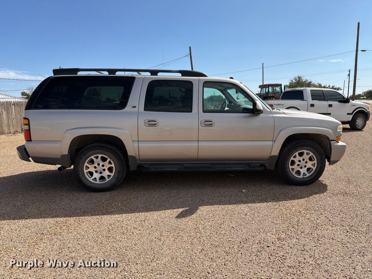 image for item FC0049 2004 Chevrolet Suburban SUV