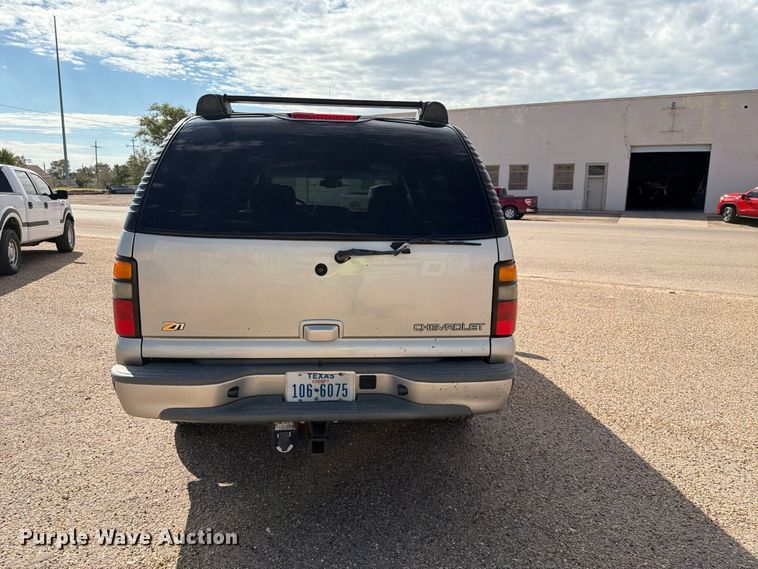 image for item FC0049 2004 Chevrolet Suburban SUV