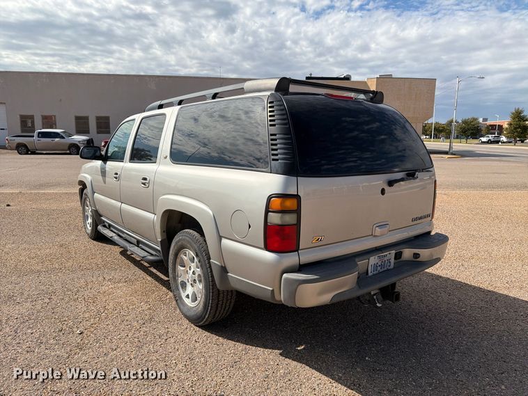 image for item FC0049 2004 Chevrolet Suburban SUV