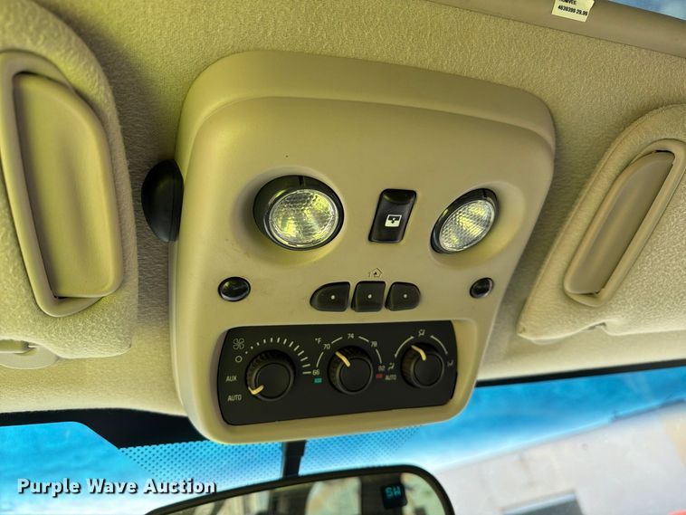 image for item FC0049 2004 Chevrolet Suburban SUV