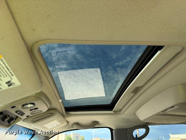 image for item FC0049 2004 Chevrolet Suburban SUV