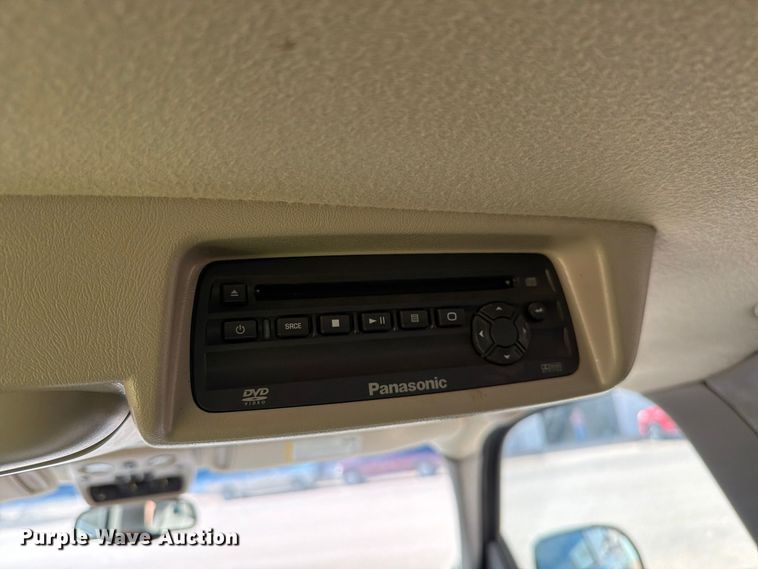 image for item FC0049 2004 Chevrolet Suburban SUV