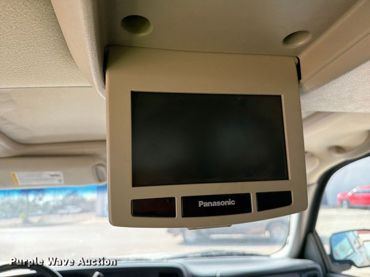 image for item FC0049 2004 Chevrolet Suburban SUV