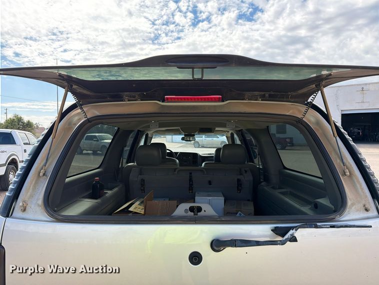 image for item FC0049 2004 Chevrolet Suburban SUV