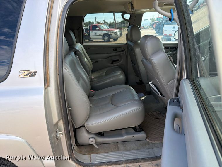 image for item FC0049 2004 Chevrolet Suburban SUV