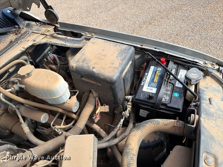 image for item FC0049 2004 Chevrolet Suburban SUV