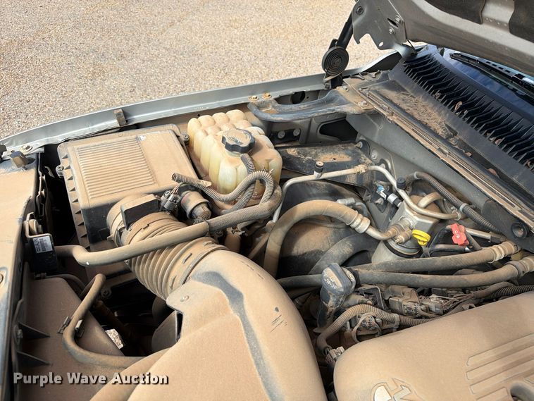 image for item FC0049 2004 Chevrolet Suburban SUV