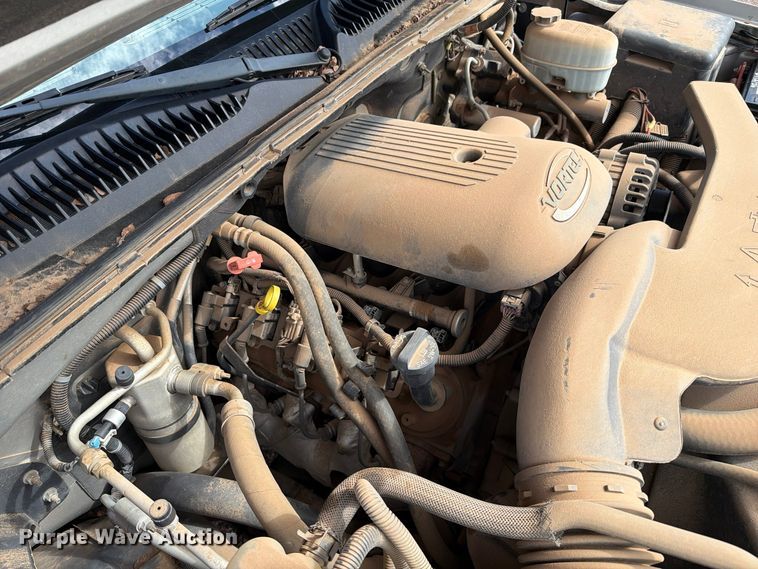 image for item FC0049 2004 Chevrolet Suburban SUV
