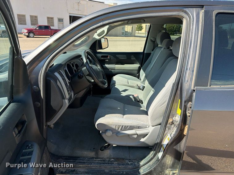 image for item FC0051 2011 Toyota Tundra Ext. Cab pickup truck