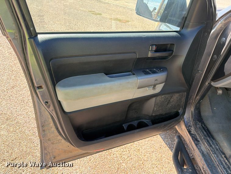 image for item FC0051 2011 Toyota Tundra Ext. Cab pickup truck