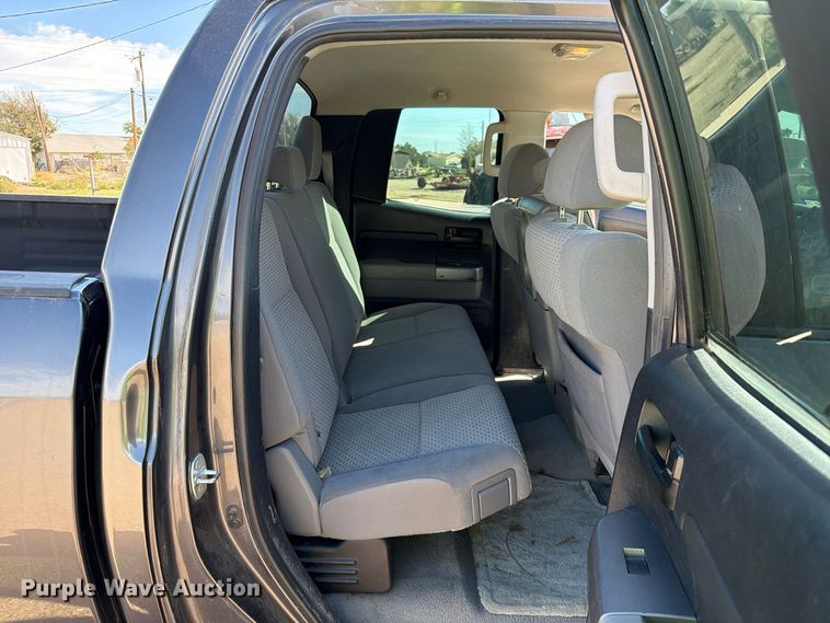 image for item FC0051 2011 Toyota Tundra Ext. Cab pickup truck