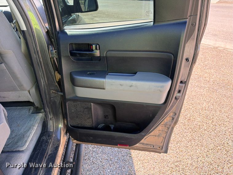 image for item FC0051 2011 Toyota Tundra Ext. Cab pickup truck
