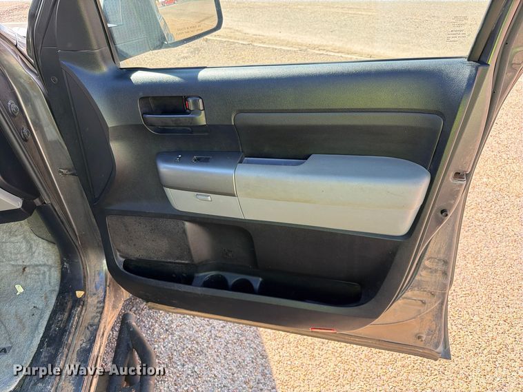 image for item FC0051 2011 Toyota Tundra Ext. Cab pickup truck