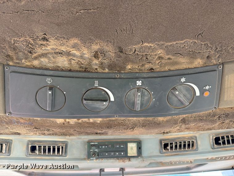 image for item FC0052 1990 Case International 7120 MFWD tractor