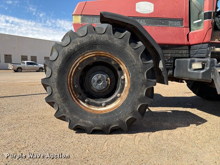 image for item FC0052 1990 Case International 7120 MFWD tractor