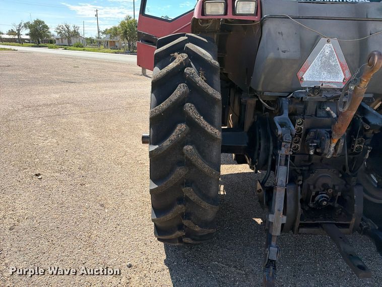 image for item FC0052 1990 Case International 7120 MFWD tractor