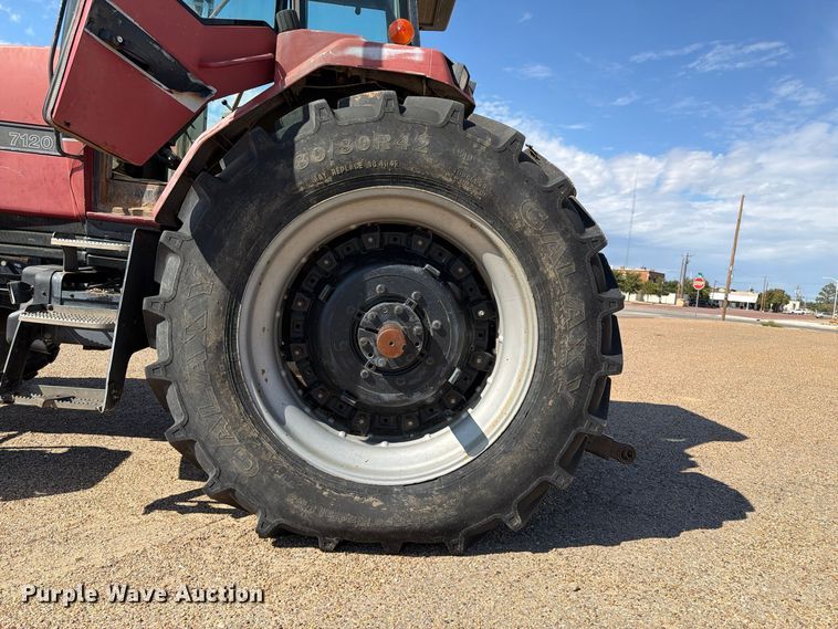 image for item FC0052 1990 Case International 7120 MFWD tractor