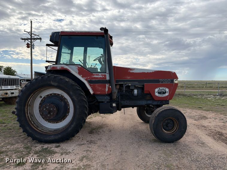 image for item FC0056 1989 Case International 7120 tractor