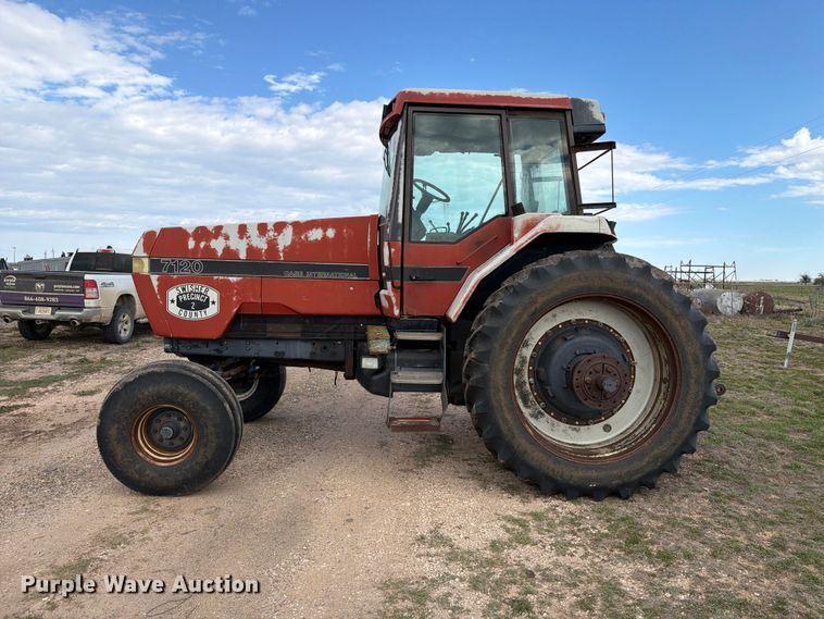 image for item FC0056 1989 Case International 7120 tractor