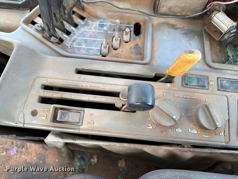 image for item FC0056 1989 Case International 7120 tractor