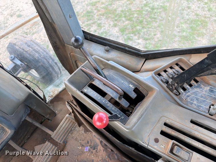 image for item FC0056 1989 Case International 7120 tractor