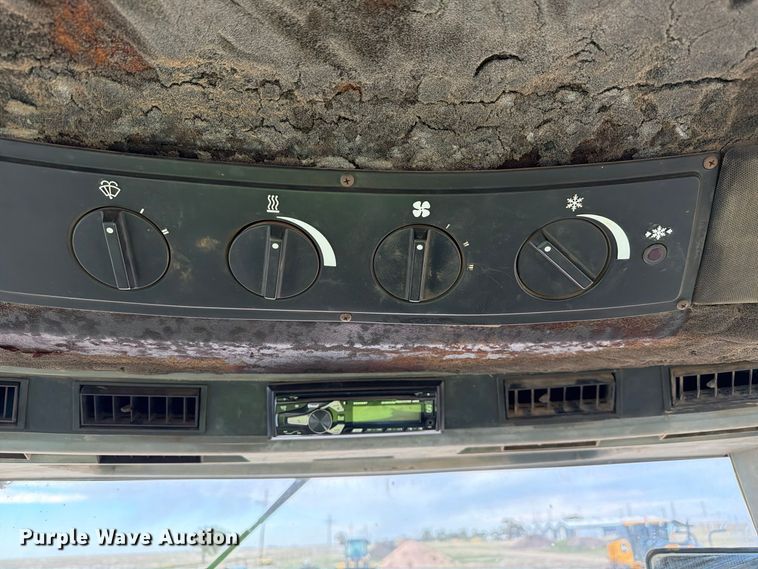 image for item FC0056 1989 Case International 7120 tractor