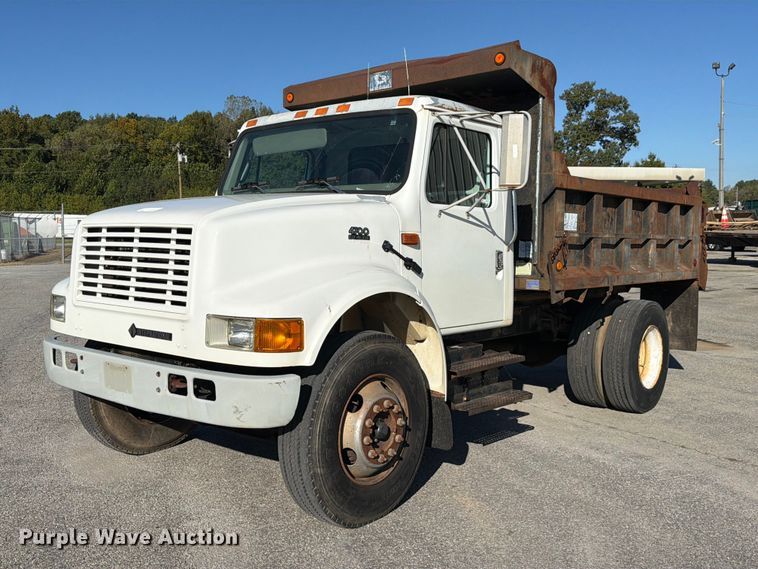 2001 International 4700 dump truck