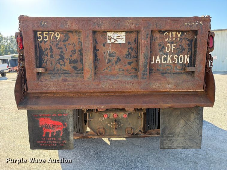 image for item FC3422 2001 International 4700 dump truck