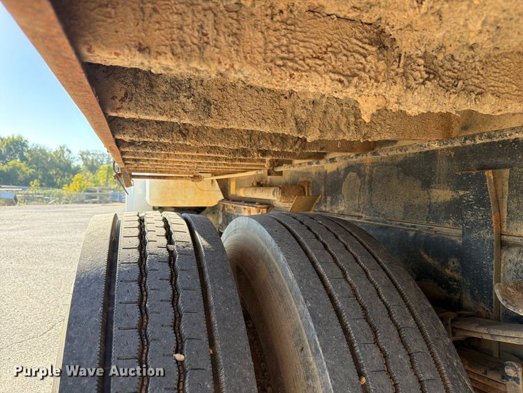 image for item FC3422 2001 International 4700 dump truck