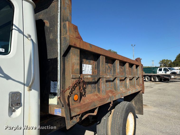 image for item FC3422 2001 International 4700 dump truck