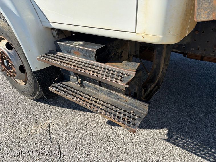 image for item FC3422 2001 International 4700 dump truck